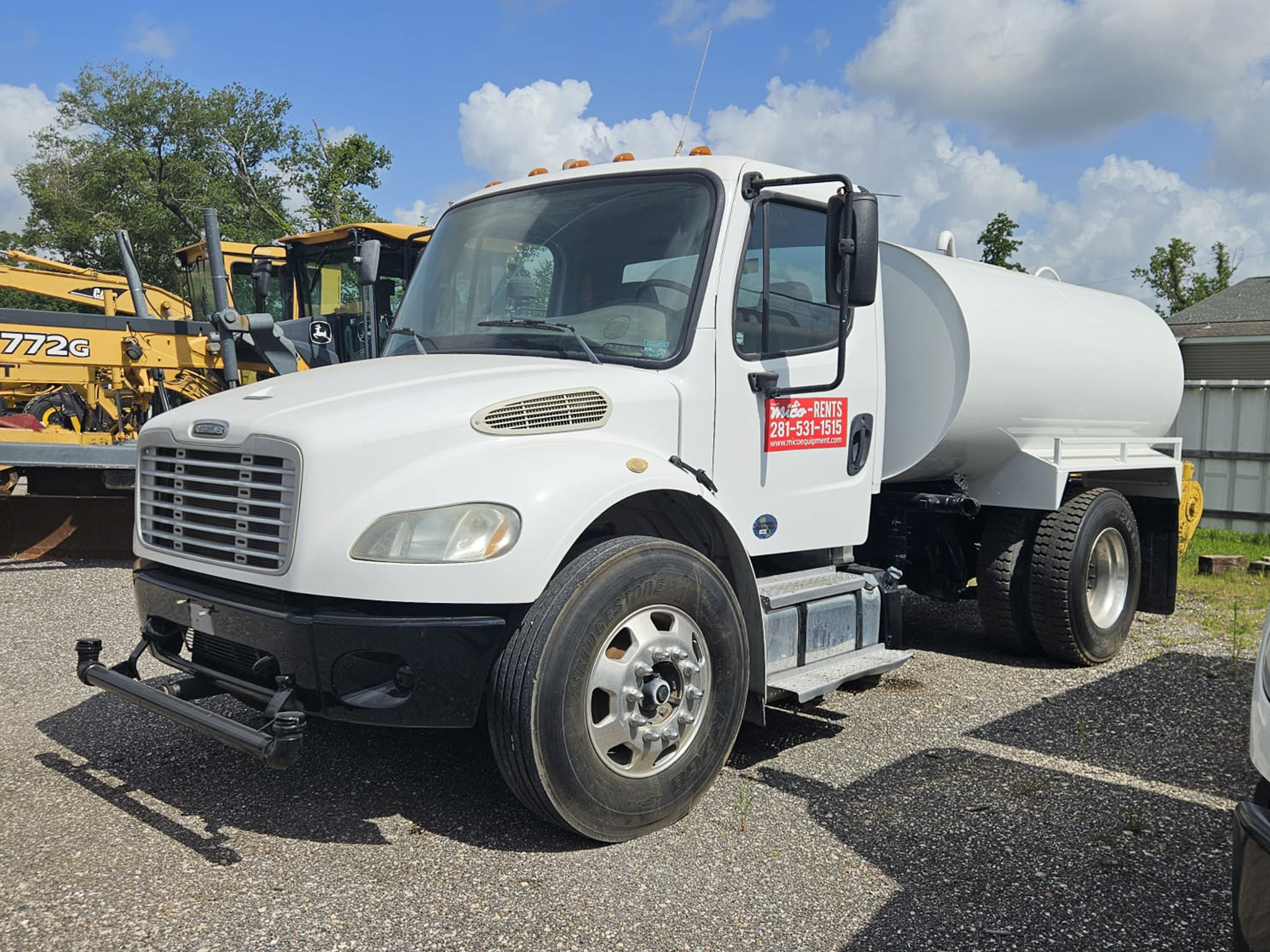 Freightliner - M2 106 - 2000 Gallon 4x2 Water Truck