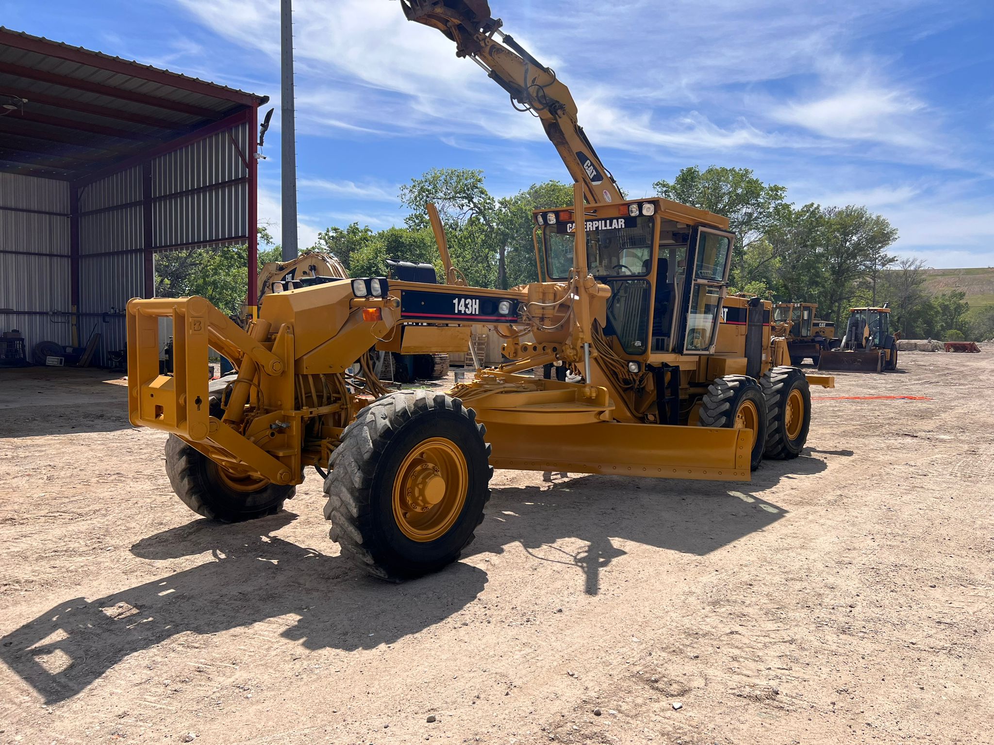1998 CAT 143H