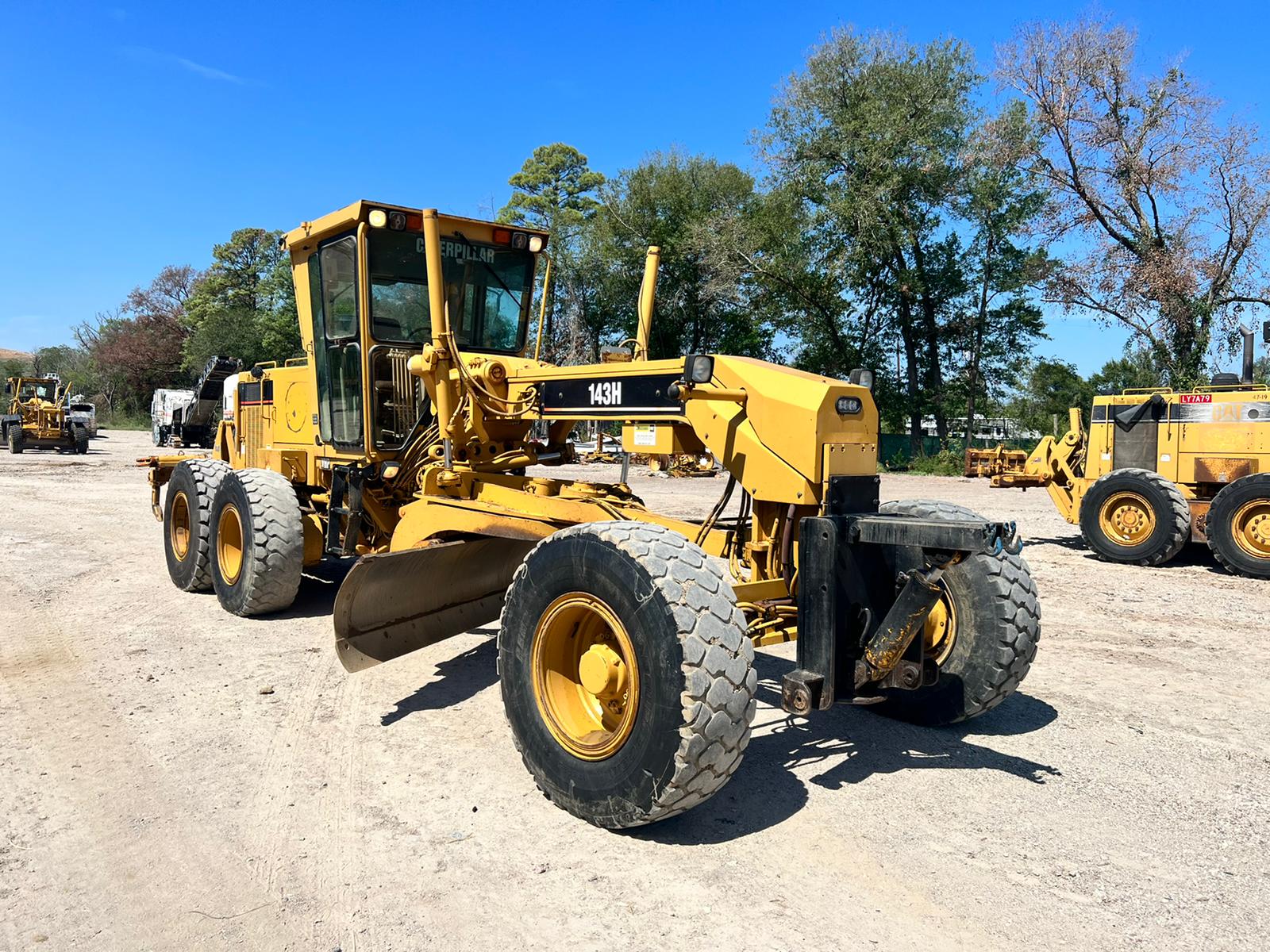 2001 CAT 143H