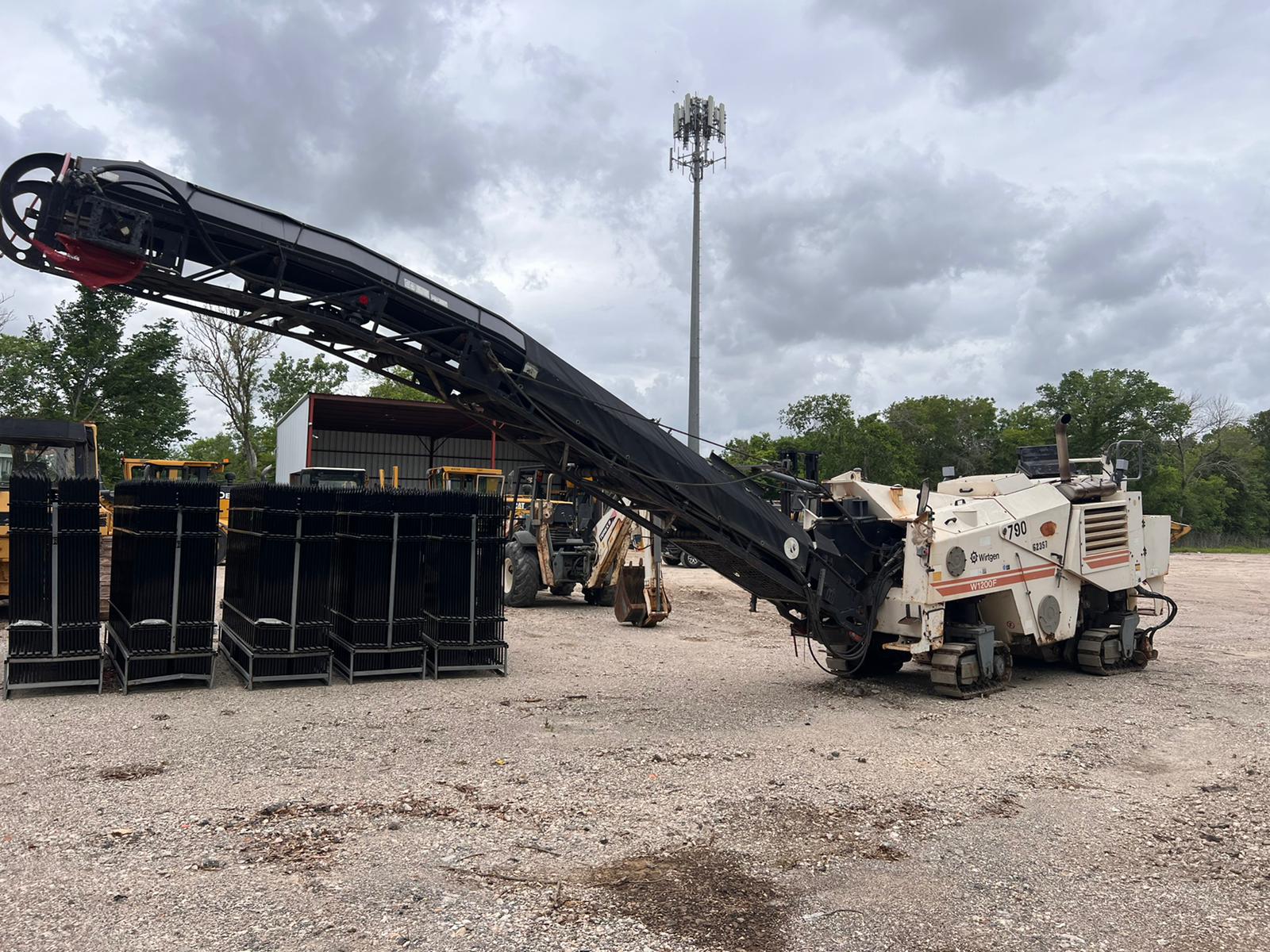 2001 WIRTGEN W1200F