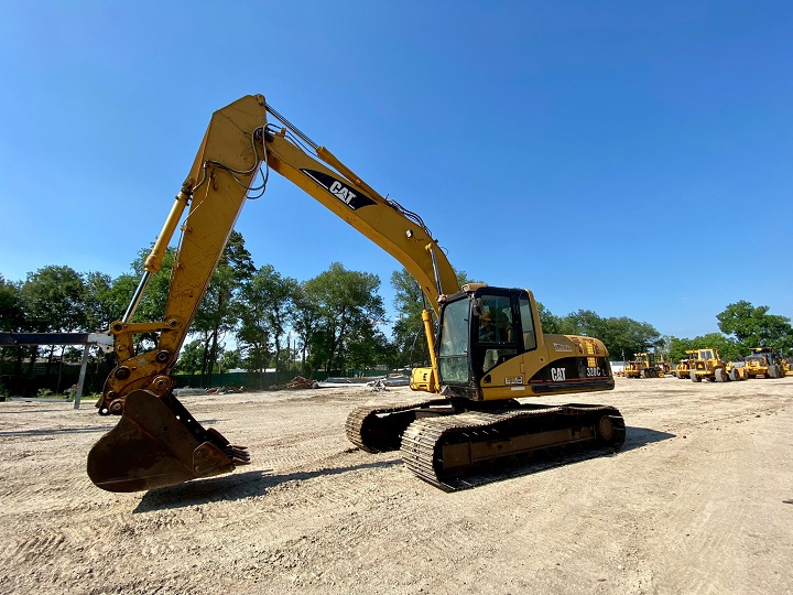 2004 CAT 320C