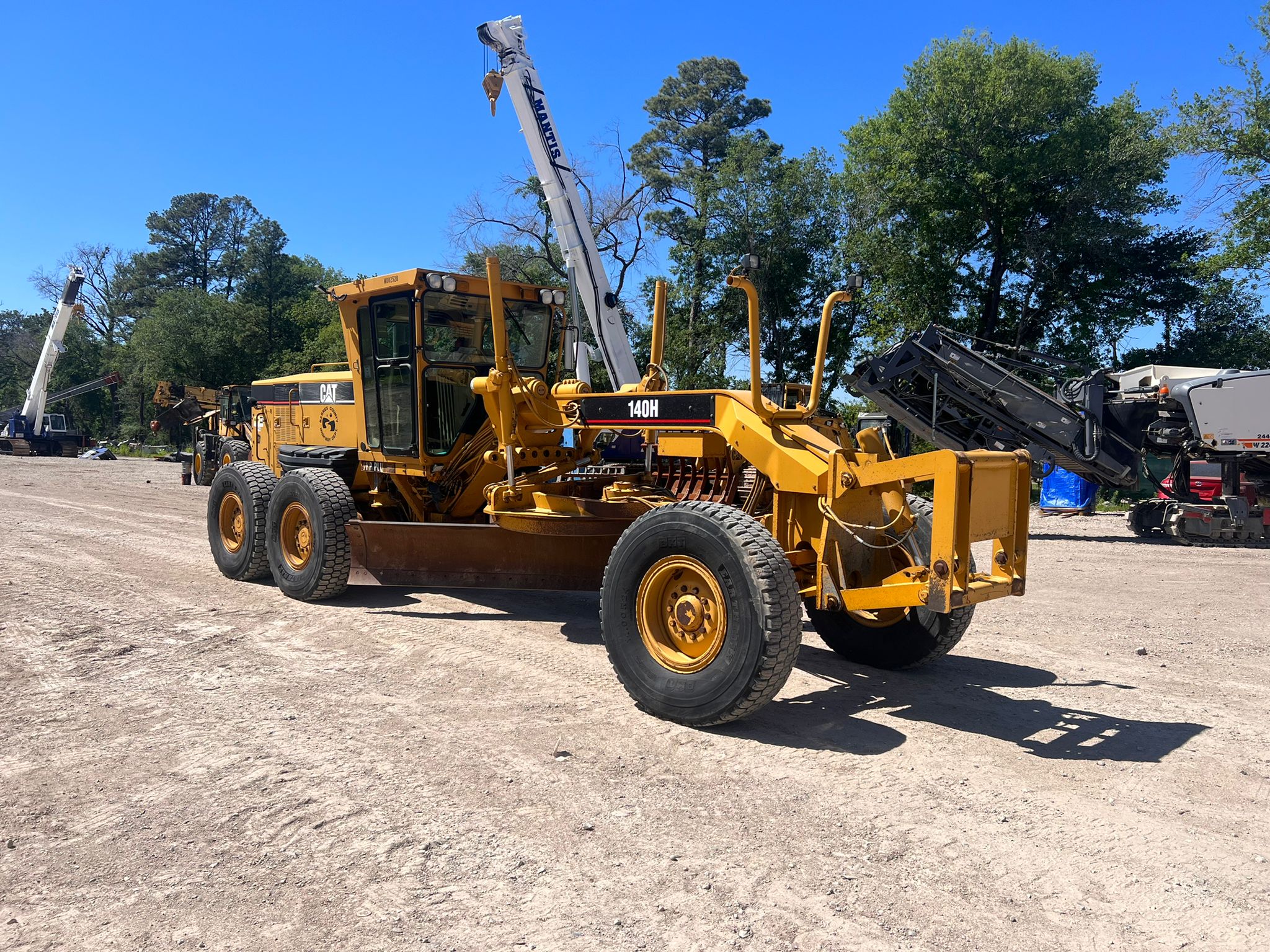 2004 CAT 140H