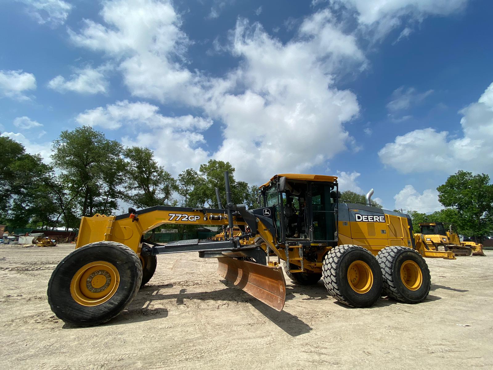 2015 DEERE 772GP