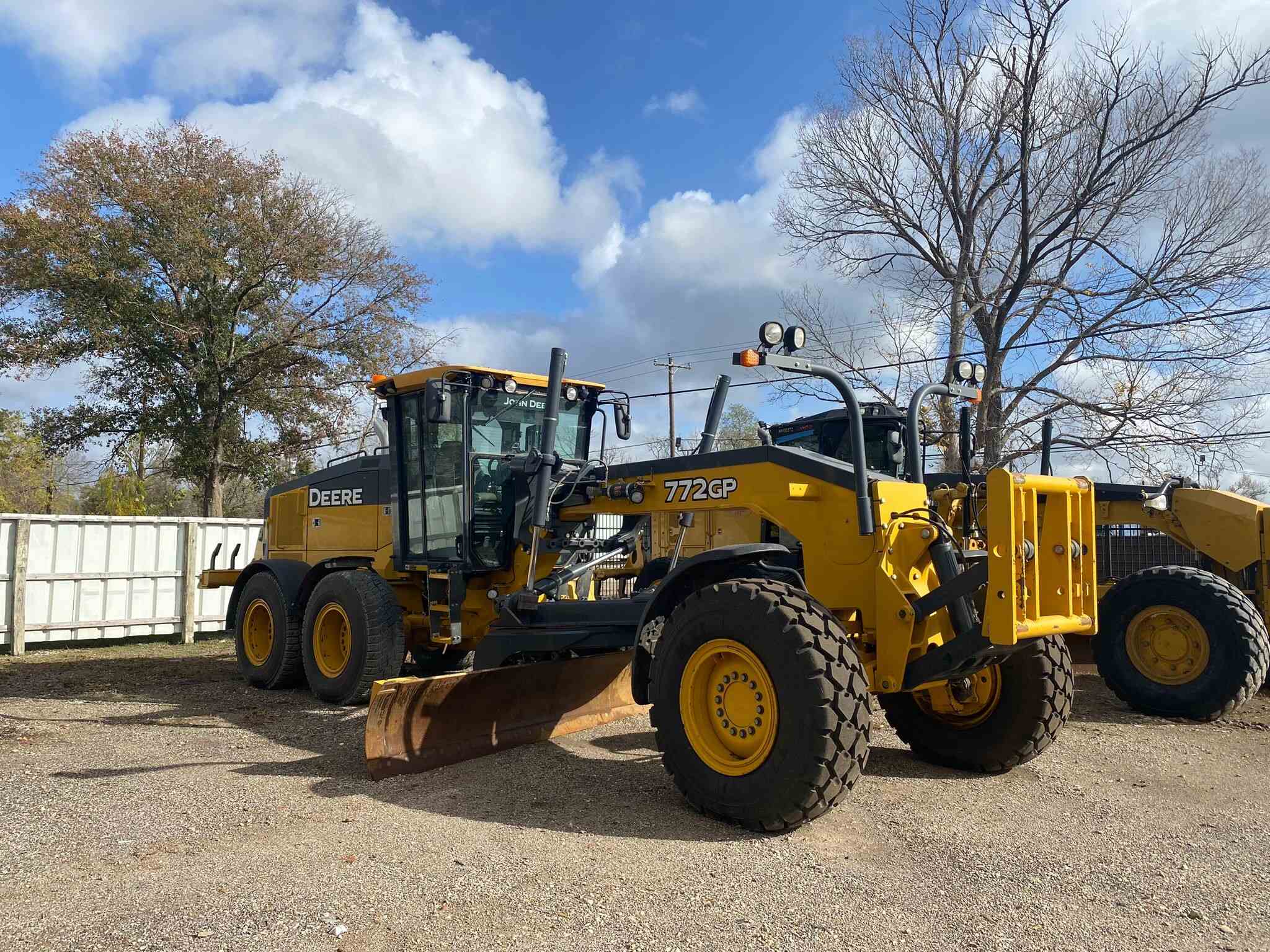 2018 DEERE 772GP