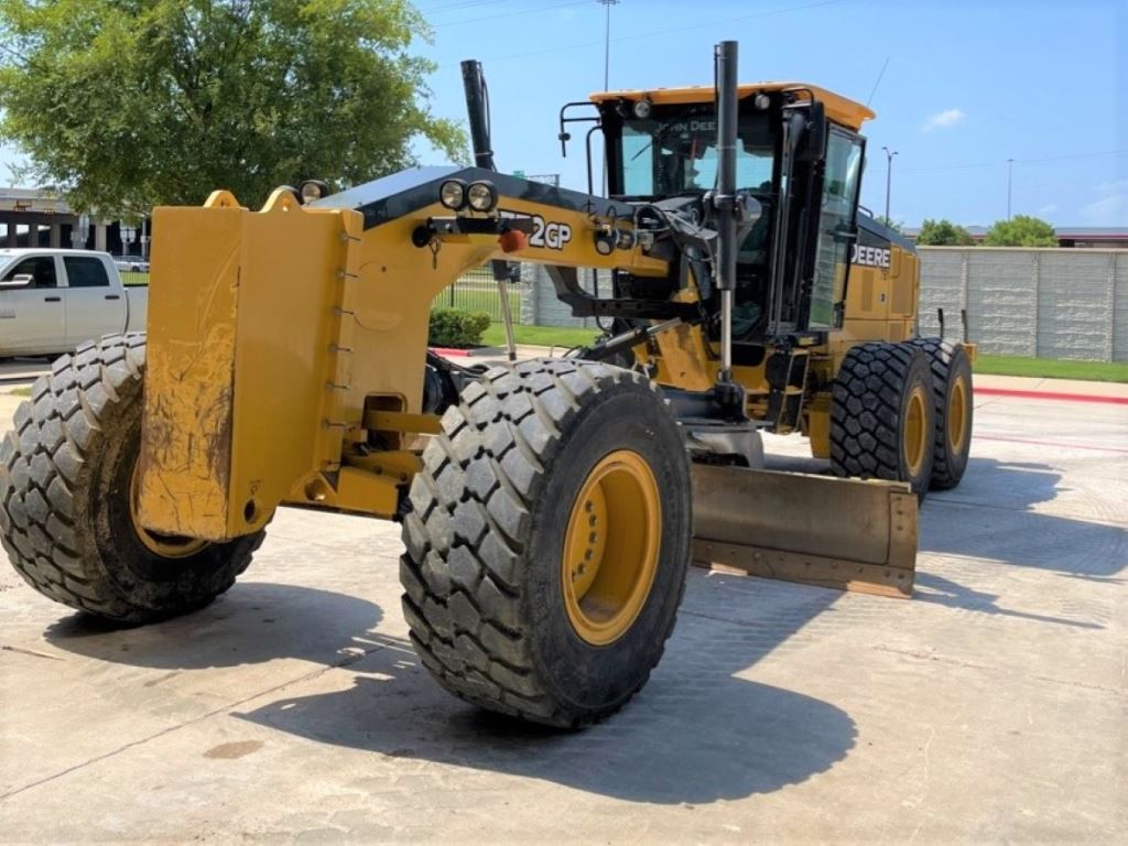 2019 DEERE 772GP