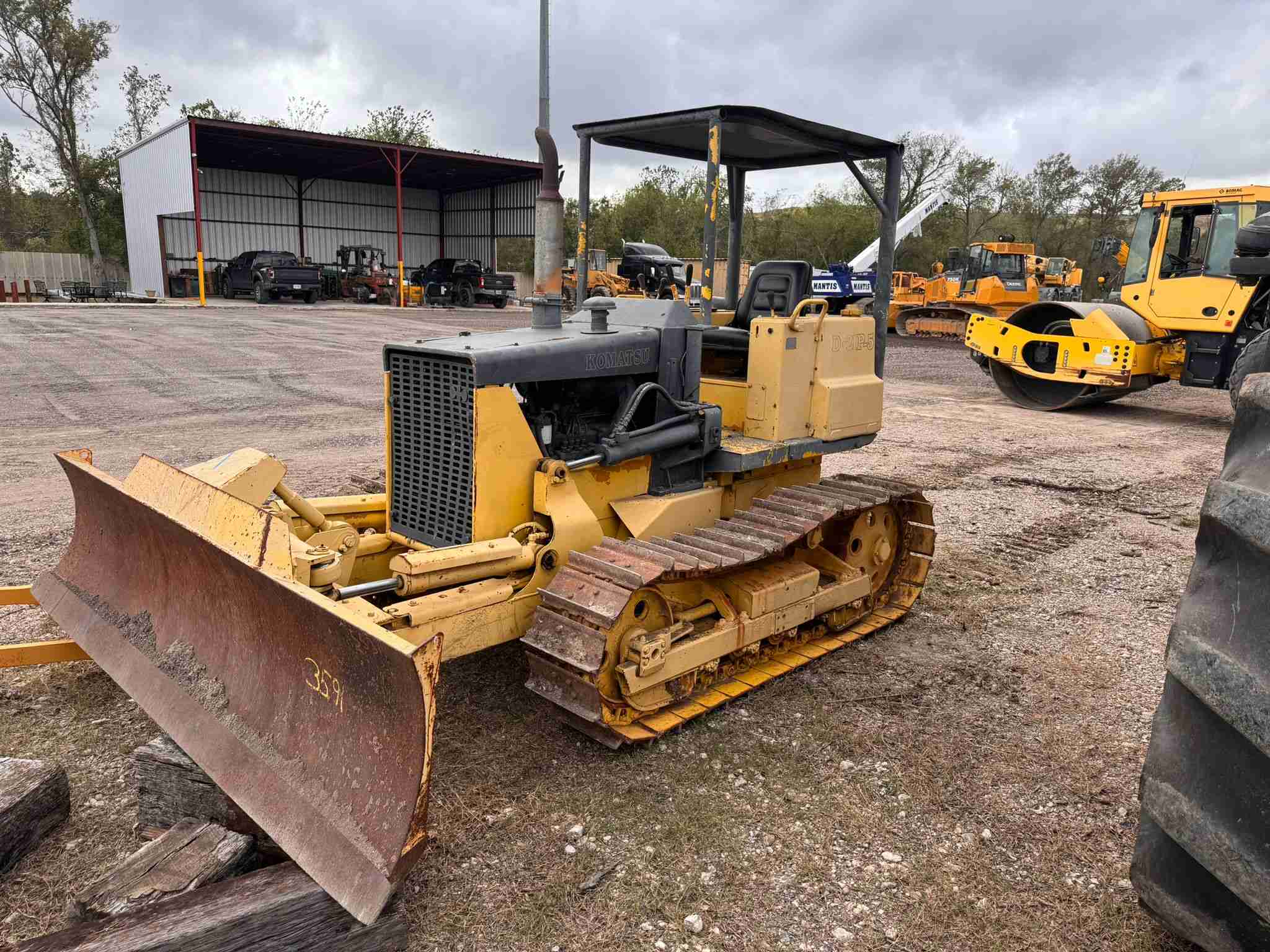 KOMATSU D21P-5