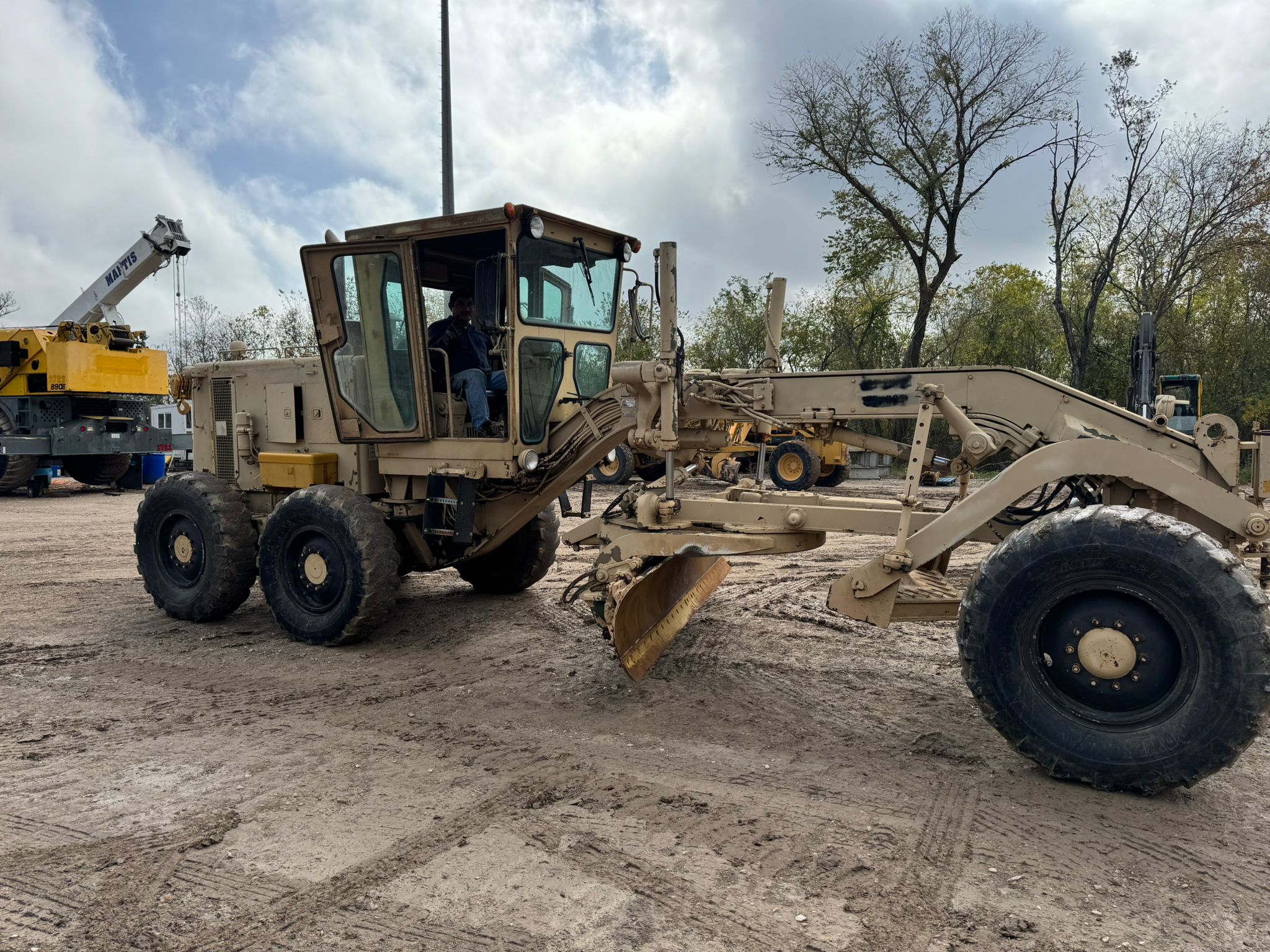 1985 CAT 130G EX-Army Motor Grader